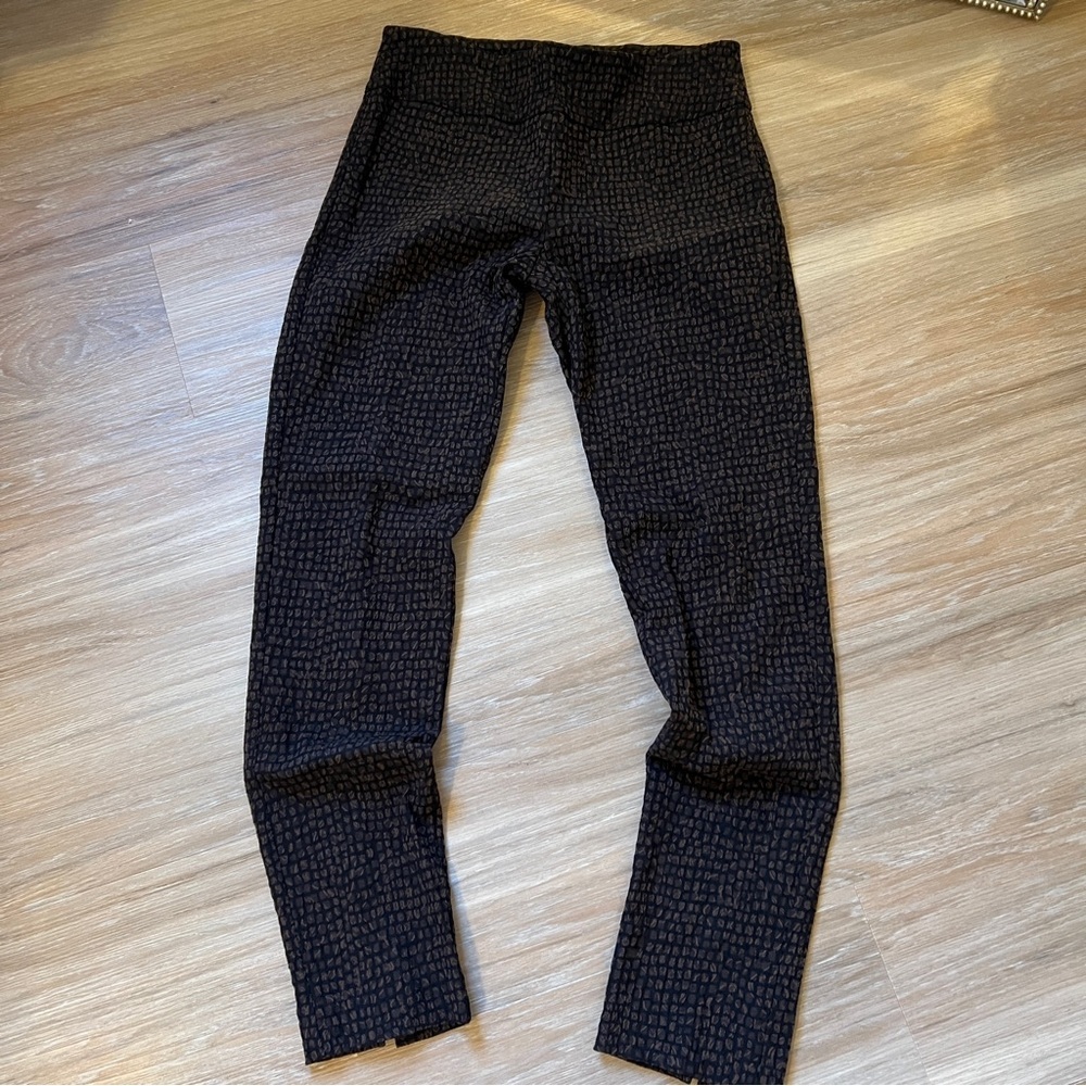 Elliott Lauren Black and Brown Textured patterned pull on slimming pants 6 women